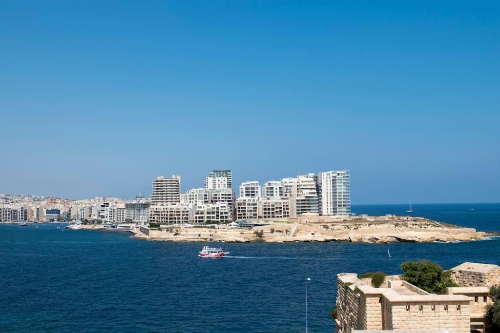Vallettastay - Harbor View Gem -Sea View 2 Bed Apt Exterior photo