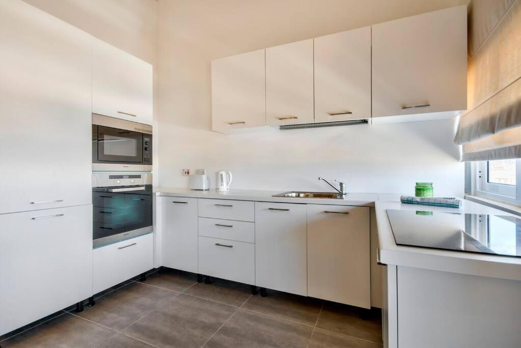 Vallettastay - Harbor View Gem -Sea View 2 Bed Apt Exterior photo